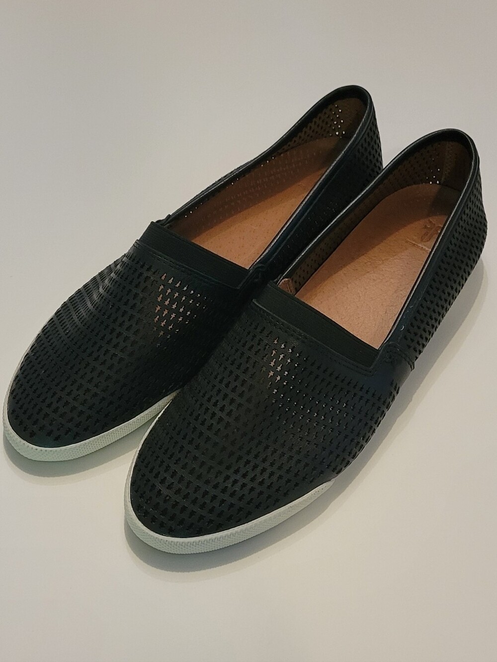 Frye Melanie Perforated Black Leather Slip On Sneaker Loafers, Women's 8.5
